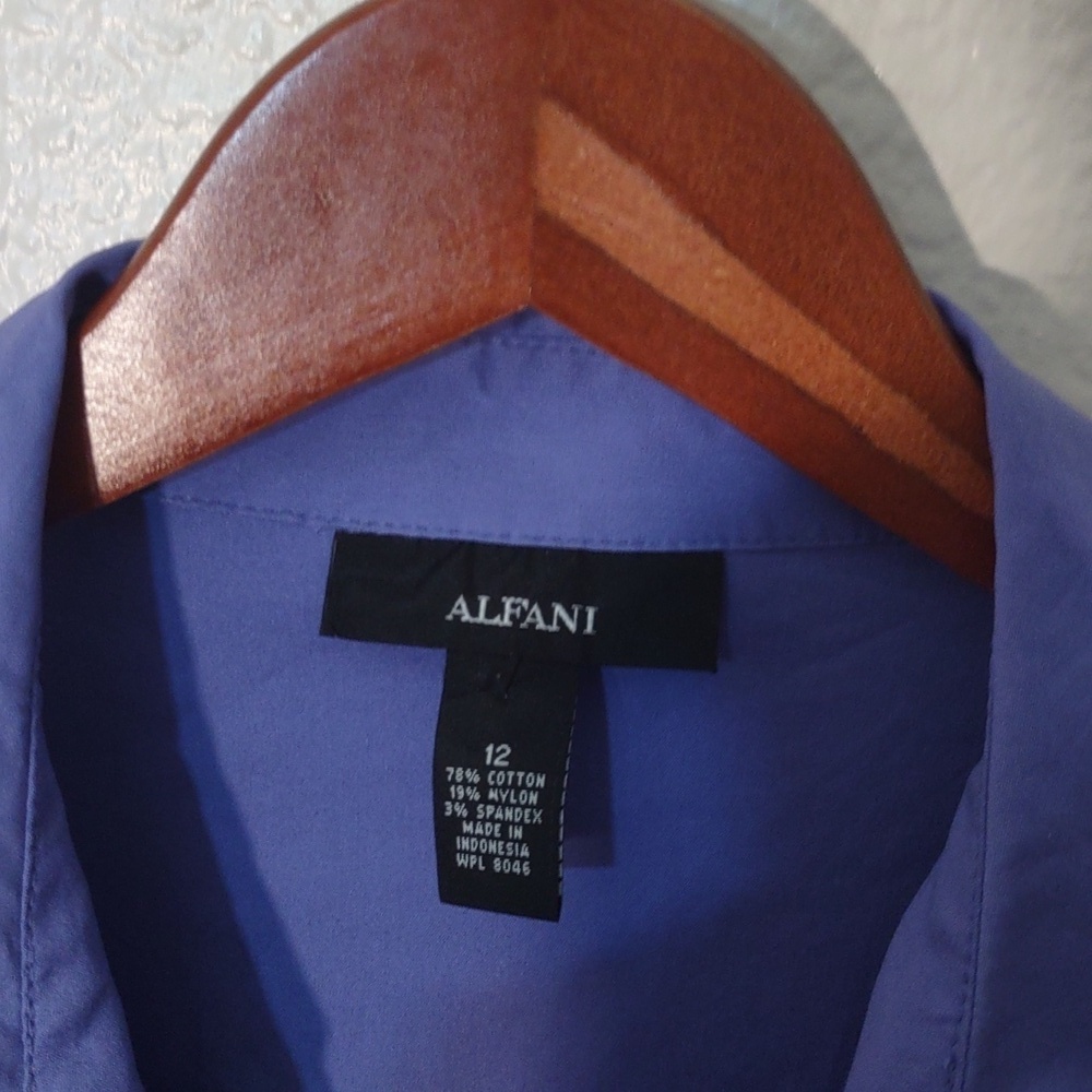 SLIGHTLY USED ALFANI DRESS SHIRT BLUE WITH MISSING BELT - Picture 2 of 8